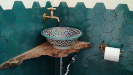 Marokkaanse waskom op houten blad...