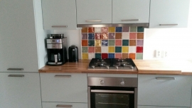 Kleurrijk mozaiek in de keuken