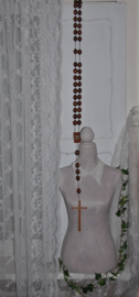 Prachtige rozenkrans, met houten kralen, houten kruis en metalen plaatje met N.D. Lourdes.