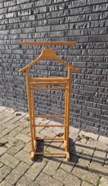 Brocante dressboy. Van blank eiken, met leuke details