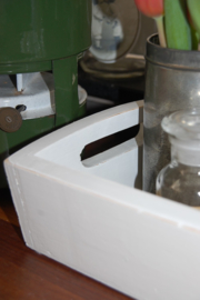 Leuke brocante mangelbak in wit, doorgeschuurd