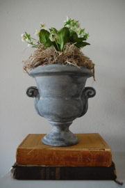 Leuke brocante bloempot in grijs/old look
