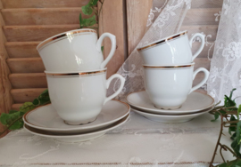 4 brocante kop en schotels, wit met goud randje