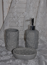 Mooie badkamerset van Clayre&Eef in licht grijs (nieuw)