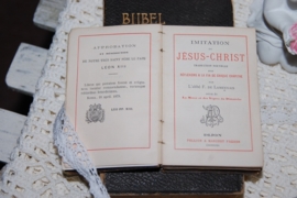 Twee oude bijbels, heel decoratief