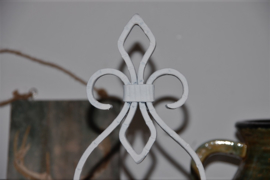 Brocante kandelaar met franse lelie