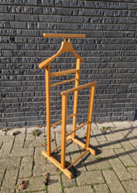 Brocante dressboy. Van blank eiken, met leuke details