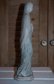 Mooi Mariabeeld van 35 cm hoog. (brocante uitstraling)
