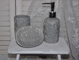 Mooie badkamerset van Clayre&Eef in licht grijs (nieuw)