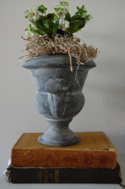 Leuke brocante bloempot in grijs/old look