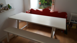 Eettafel met bank (geschilderd essenhout)