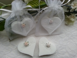 10 st.  Huwelijkshartjes met tekst Mr & Mr of Mrs & Mrs in organza zakje.