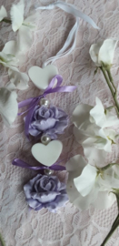 ketting met rozen en hartjes.