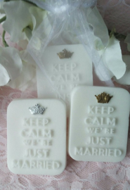 ''Keep calm we're just married" in organza zakje.