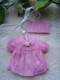 Zeephanger Babyjurkje roze met label "Girl"
