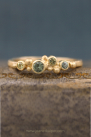 ring met vier saffieren