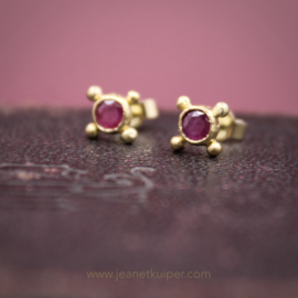 roze saffierstekers