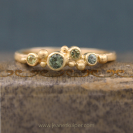 ring met vier saffieren