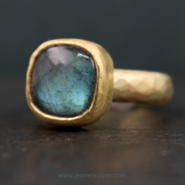 ring met labradoriet