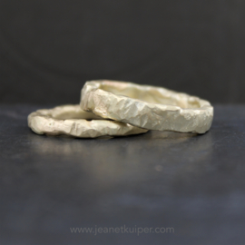 wedding rings with an organic structure