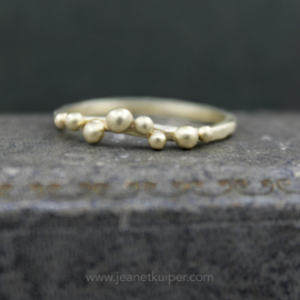 gewelfde balletjesring
