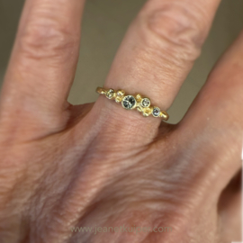 ring met vier saffieren