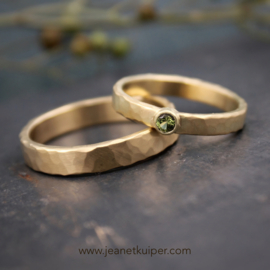 met groene saffier