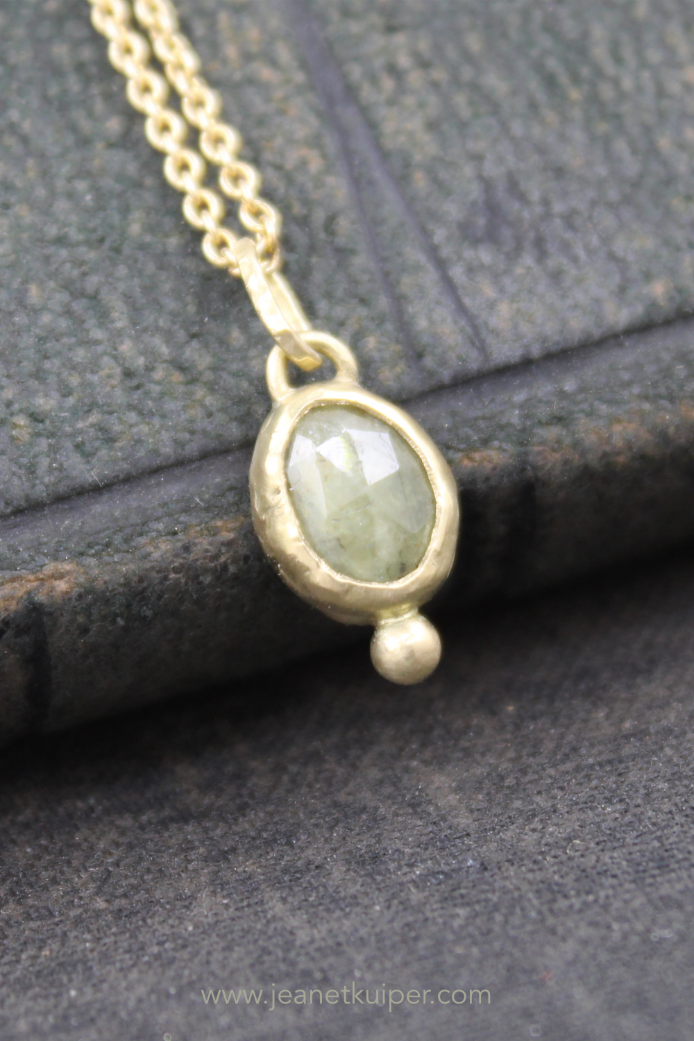 pendant with grey-green rose sapphire