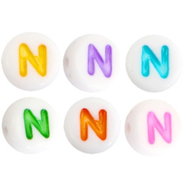 Letterkraal "N" acryl plat rond 7mm multicolor-wit