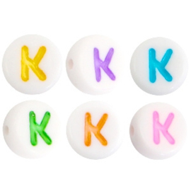 Letterkraal "K" acryl plat rond 7mm multicolor-wit