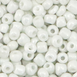 Rocailles 4mm 6/0 bright white pearl 64739