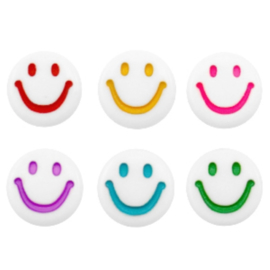 Letterkraal "smiley" acryl plat rond 7mm wit met multicolor 5 stuks