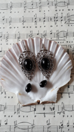 OB11 - Victoriaanse / Gothic oorbellen in zilver en zwart