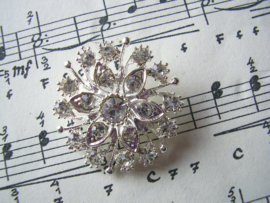 BR13 - Rococo broche met veel strass