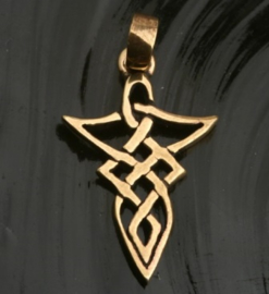 HA04 - Driehoekig bronzen hanger met Keltische knoop