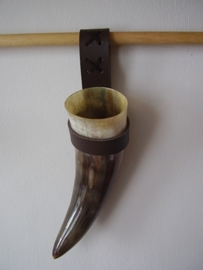 AC04 - Drinkhoorn houder / Drinking horn strap