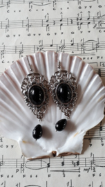OB11 - Victoriaanse / Gothic oorbellen in zilver en zwart