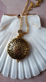 HK14 - Ketting met een filigrain vergrootglas-medaillon