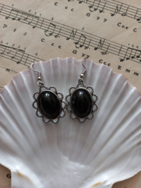 OB07 - Victoriaanse oorbellen met zwarte cabochon
