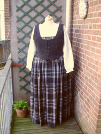 COMBI #1 - Overrok met stomacher en omslagdoek van Tartan stof