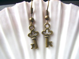 OB39 - Steampunk oorhangers met sleuteltjes S