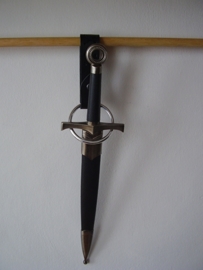 AC03 - Wapenring  / Axe strap