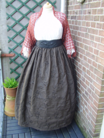 DR16 - Bruine taftrok "Mary Poppins"