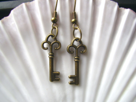 OB37 - Steampunk oorhangers met sleuteltjes M