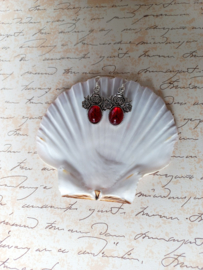OB57 - Victoriaanse oorbellen zilver met bloemen en rode steen