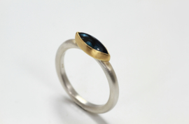 Manu Schmuck Ring mit Londen blauer Topas