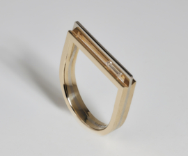 Moving baguette diamond ring