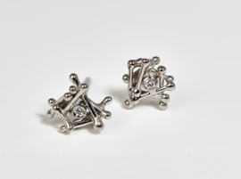 Medusa witgouden knopjes met diamantjes