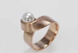 Vincent van Hees ring, Los red gold with white pearl