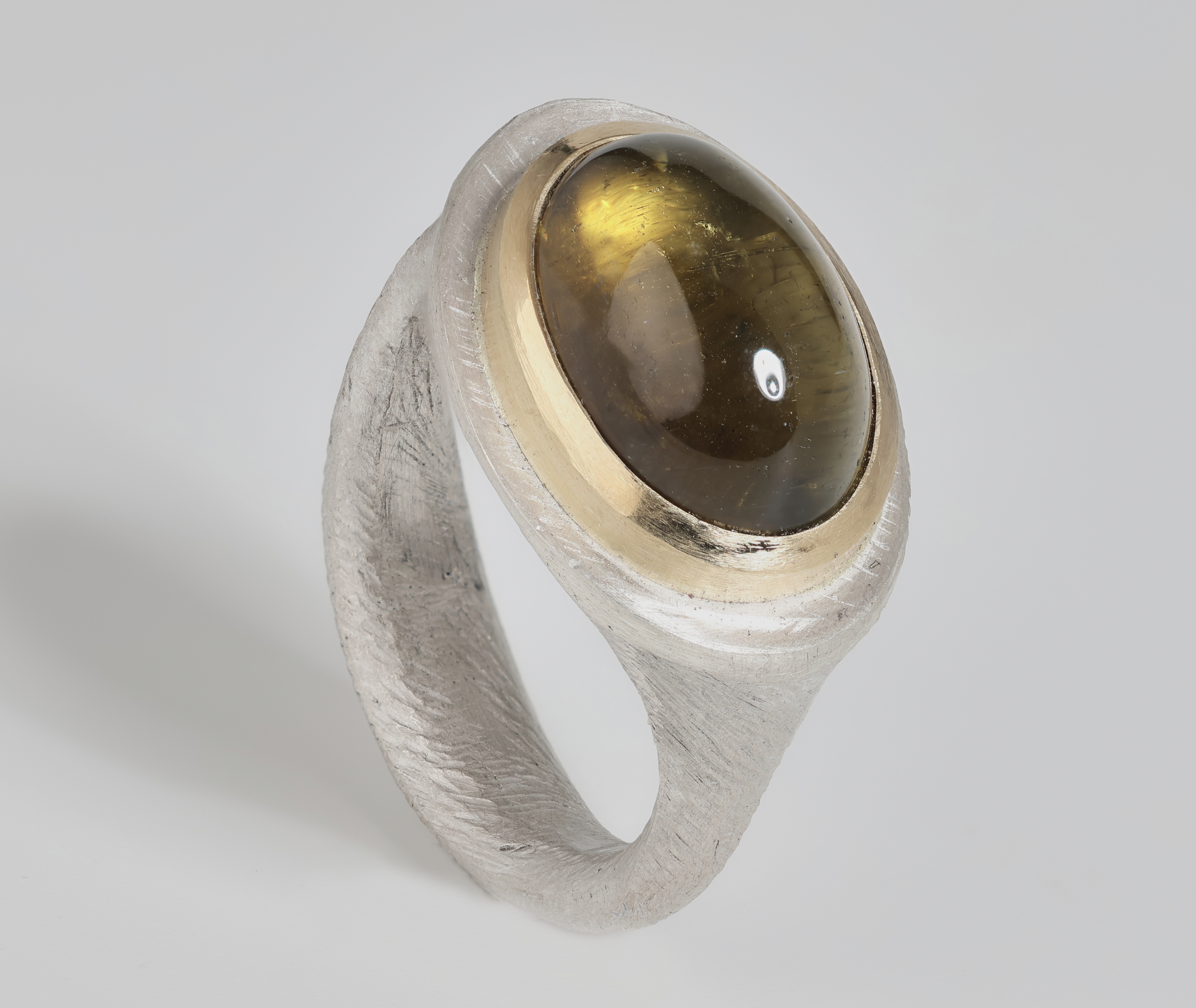 Cleopatra ring met geel/bruine toermalijn